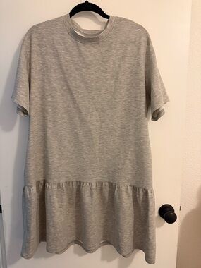 Casual Short Sleeve Grey Ruffle Hem T-shirt Style Dress NWOT